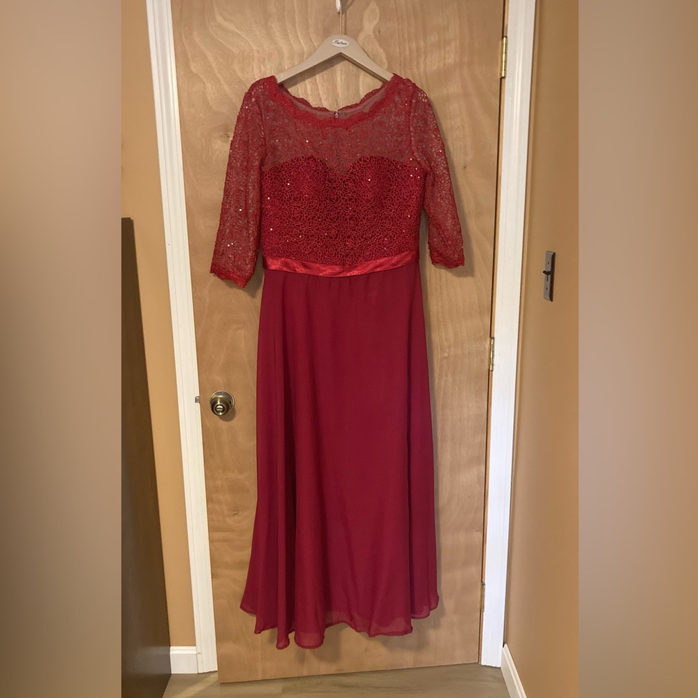 Women’s full length dress, burgundy.
